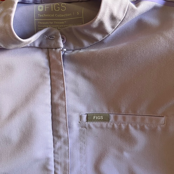 Figs women’s Montex classic mock neck scrub top in Lavender Dew - Picture 3 of 8